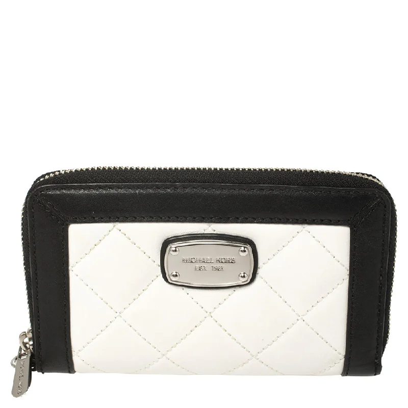 Wallets with compartments for coins and receipts -Michael Kors White/black Quilted Leather Wristlet Wallet